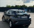 Серый Тойота C-HR, объемом двигателя 1.8 л и пробегом 194 тыс. км за 16999 $, фото 10 на Automoto.ua