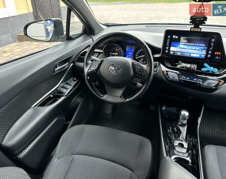 Сірий Тойота C-HR, об'ємом двигуна 1.2 л та пробігом 102 тис. км за 20800 $, фото 22 на Automoto.ua