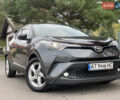 Серый Тойота C-HR, объемом двигателя 1.2 л и пробегом 64 тыс. км за 21450 $, фото 2 на Automoto.ua