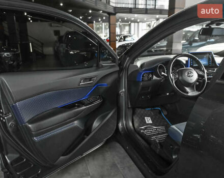 Серый Тойота C-HR, объемом двигателя 1.8 л и пробегом 84 тыс. км за 22999 $, фото 18 на Automoto.ua