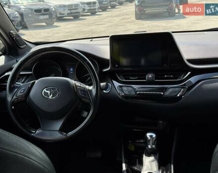 Серый Тойота C-HR, объемом двигателя 1.8 л и пробегом 70 тыс. км за 22999 $, фото 32 на Automoto.ua