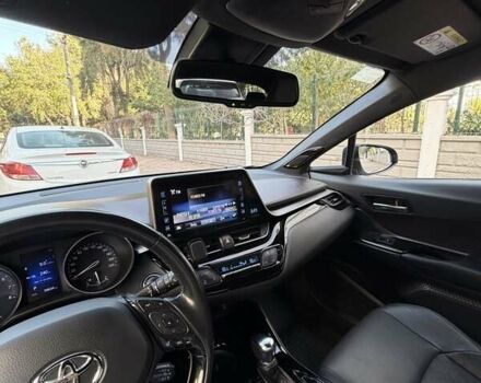 Серый Тойота C-HR, объемом двигателя 1.2 л и пробегом 94 тыс. км за 21000 $, фото 27 на Automoto.ua