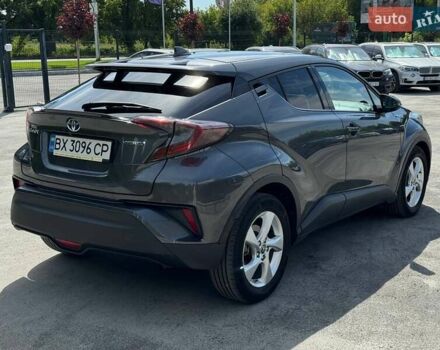 Серый Тойота C-HR, объемом двигателя 1.8 л и пробегом 70 тыс. км за 23500 $, фото 10 на Automoto.ua
