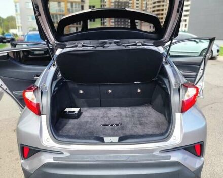 Серый Тойота C-HR, объемом двигателя 1.99 л и пробегом 86 тыс. км за 18600 $, фото 5 на Automoto.ua