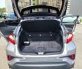 Серый Тойота C-HR, объемом двигателя 1.99 л и пробегом 86 тыс. км за 18600 $, фото 5 на Automoto.ua