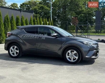 Серый Тойота C-HR, объемом двигателя 1.8 л и пробегом 70 тыс. км за 23500 $, фото 1 на Automoto.ua