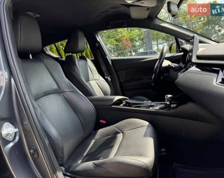 Серый Тойота C-HR, объемом двигателя 1.8 л и пробегом 70 тыс. км за 22999 $, фото 38 на Automoto.ua