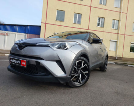 Серый Тойота C-HR, объемом двигателя 2 л и пробегом 40 тыс. км за 19890 $, фото 1 на Automoto.ua