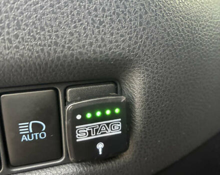 Серый Тойота C-HR, объемом двигателя 1.99 л и пробегом 60 тыс. км за 17900 $, фото 9 на Automoto.ua