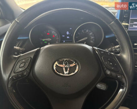 Серый Тойота C-HR, объемом двигателя 1.99 л и пробегом 47 тыс. км за 19299 $, фото 8 на Automoto.ua