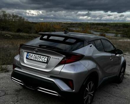 Серый Тойота C-HR, объемом двигателя 2 л и пробегом 99 тыс. км за 27000 $, фото 3 на Automoto.ua