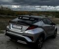 Серый Тойота C-HR, объемом двигателя 2 л и пробегом 99 тыс. км за 27000 $, фото 3 на Automoto.ua