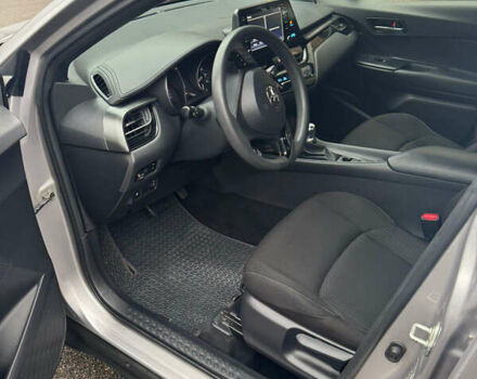 Серый Тойота C-HR, объемом двигателя 1.99 л и пробегом 80 тыс. км за 20500 $, фото 9 на Automoto.ua