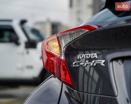 Серый Тойота C-HR, объемом двигателя 2 л и пробегом 28 тыс. км за 22400 $, фото 6 на Automoto.ua