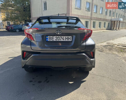 Серый Тойота C-HR, объемом двигателя 1.99 л и пробегом 47 тыс. км за 18999 $, фото 5 на Automoto.ua