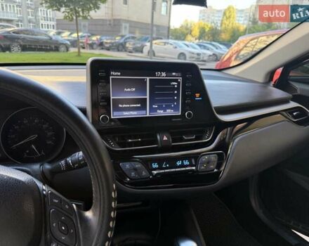 Серый Тойота C-HR, объемом двигателя 1.99 л и пробегом 56 тыс. км за 21500 $, фото 26 на Automoto.ua