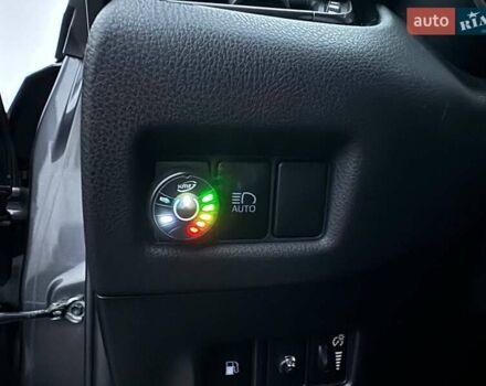 Серый Тойота C-HR, объемом двигателя 2 л и пробегом 57 тыс. км за 20990 $, фото 12 на Automoto.ua