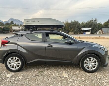 Серый Тойота C-HR, объемом двигателя 2 л и пробегом 58 тыс. км за 18000 $, фото 3 на Automoto.ua