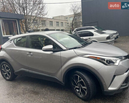 Серый Тойота C-HR, объемом двигателя 1.99 л и пробегом 80 тыс. км за 20500 $, фото 3 на Automoto.ua