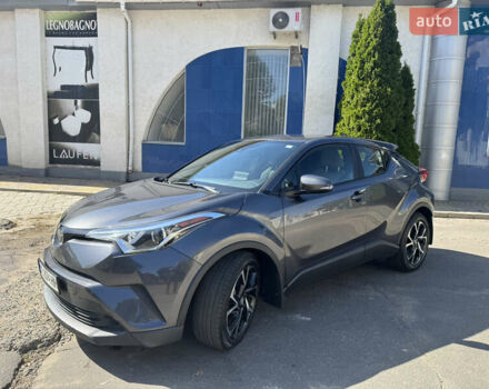 Серый Тойота C-HR, объемом двигателя 1.99 л и пробегом 47 тыс. км за 18999 $, фото 1 на Automoto.ua