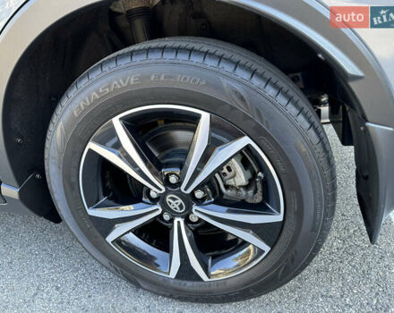 Сірий Тойота C-HR, об'ємом двигуна 1.2 л та пробігом 25 тис. км за 23900 $, фото 33 на Automoto.ua