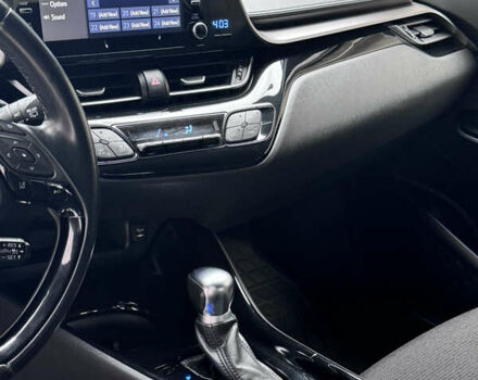 Серый Тойота C-HR, объемом двигателя 1.99 л и пробегом 136 тыс. км за 19300 $, фото 59 на Automoto.ua