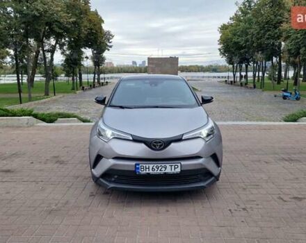 Серый Тойота C-HR, объемом двигателя 1.99 л и пробегом 72 тыс. км за 18500 $, фото 5 на Automoto.ua