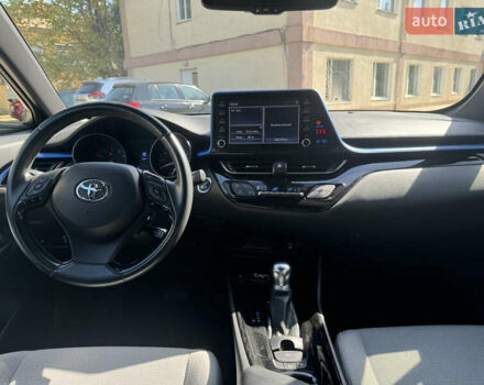 Серый Тойота C-HR, объемом двигателя 1.99 л и пробегом 47 тыс. км за 18999 $, фото 12 на Automoto.ua