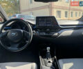 Серый Тойота C-HR, объемом двигателя 1.99 л и пробегом 47 тыс. км за 18999 $, фото 12 на Automoto.ua