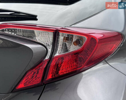 Серый Тойота C-HR, объемом двигателя 1.99 л и пробегом 136 тыс. км за 19300 $, фото 41 на Automoto.ua
