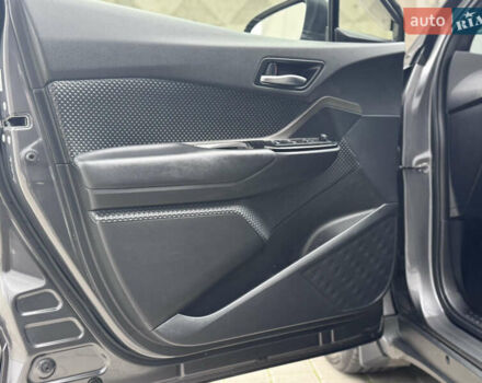 Серый Тойота C-HR, объемом двигателя 1.99 л и пробегом 136 тыс. км за 19300 $, фото 52 на Automoto.ua