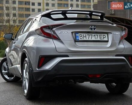 Сірий Тойота C-HR, об'ємом двигуна 1.8 л та пробігом 60 тис. км за 26500 $, фото 20 на Automoto.ua
