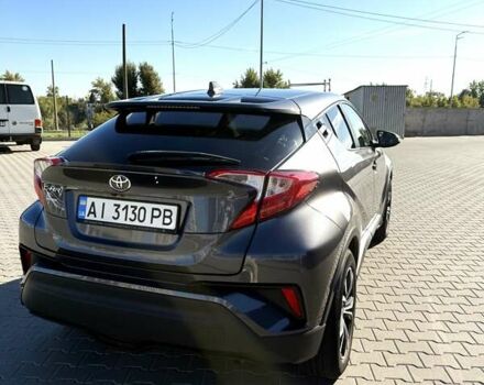 Серый Тойота C-HR, объемом двигателя 1.99 л и пробегом 56 тыс. км за 21500 $, фото 3 на Automoto.ua