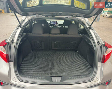 Серый Тойота C-HR, объемом двигателя 1.99 л и пробегом 80 тыс. км за 20500 $, фото 8 на Automoto.ua