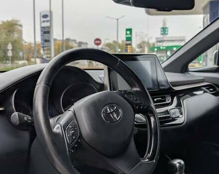 Тойота C-HR 2019 в Киеве на Automoto.ua Серый Тойота C-HR, объемом двигателя 1.8 л и пробегом 133 тыс. км за 21500 $, фото 10 на Automoto.ua