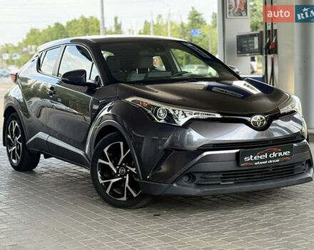 Серый Тойота C-HR, объемом двигателя 1.99 л и пробегом 47 тыс. км за 19299 $, фото 2 на Automoto.ua