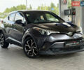 Серый Тойота C-HR, объемом двигателя 1.99 л и пробегом 47 тыс. км за 19299 $, фото 2 на Automoto.ua
