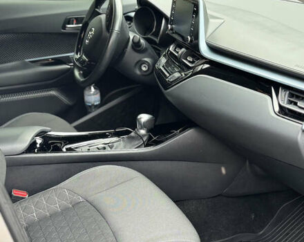 Серый Тойота C-HR, объемом двигателя 1.2 л и пробегом 54 тыс. км за 21500 $, фото 7 на Automoto.ua