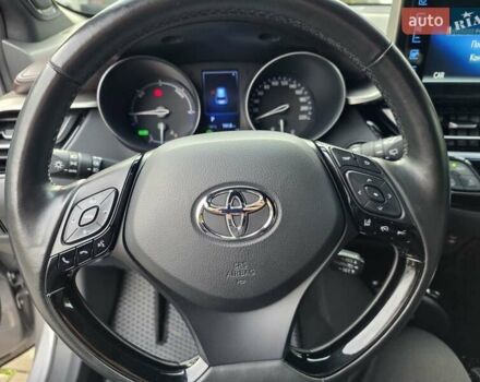 Сірий Тойота C-HR, об'ємом двигуна 1.8 л та пробігом 60 тис. км за 26500 $, фото 27 на Automoto.ua