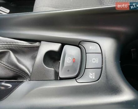 Серый Тойота C-HR, объемом двигателя 1.8 л и пробегом 128 тыс. км за 21300 $, фото 28 на Automoto.ua