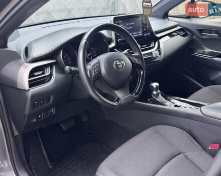 Серый Тойота C-HR, объемом двигателя 1.99 л и пробегом 136 тыс. км за 19300 $, фото 51 на Automoto.ua