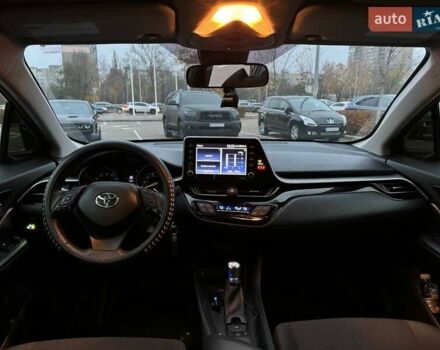 Серый Тойота C-HR, объемом двигателя 2 л и пробегом 57 тыс. км за 20990 $, фото 21 на Automoto.ua