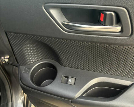 Серый Тойота C-HR, объемом двигателя 1.99 л и пробегом 60 тыс. км за 17900 $, фото 7 на Automoto.ua