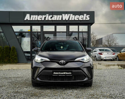 Серый Тойота C-HR, объемом двигателя 2 л и пробегом 28 тыс. км за 22400 $, фото 1 на Automoto.ua