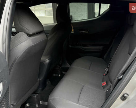 Сірий Тойота C-HR, об'ємом двигуна 1.2 л та пробігом 42 тис. км за 23000 $, фото 13 на Automoto.ua