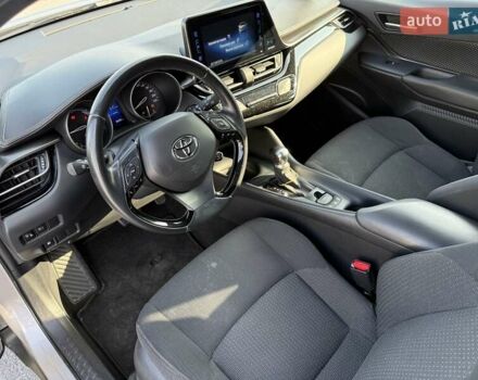 Сірий Тойота C-HR, об'ємом двигуна 1.8 л та пробігом 80 тис. км за 20700 $, фото 13 на Automoto.ua