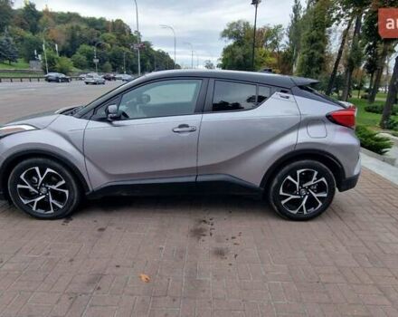Серый Тойота C-HR, объемом двигателя 1.99 л и пробегом 72 тыс. км за 18500 $, фото 3 на Automoto.ua