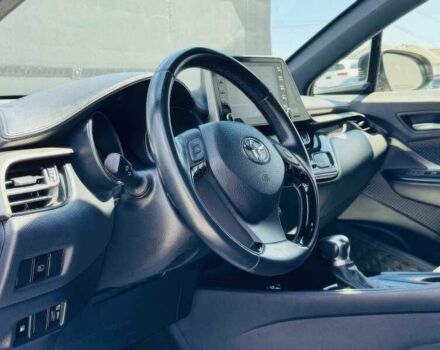 Серый Тойота C-HR, объемом двигателя 2 л и пробегом 68 тыс. км за 7400 $, фото 2 на Automoto.ua