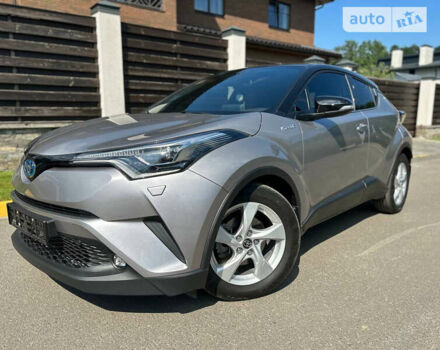 Серый Тойота C-HR, объемом двигателя 1.8 л и пробегом 49 тыс. км за 30000 $, фото 7 на Automoto.ua