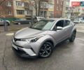 Серый Тойота C-HR, объемом двигателя 1.99 л и пробегом 80 тыс. км за 20500 $, фото 1 на Automoto.ua